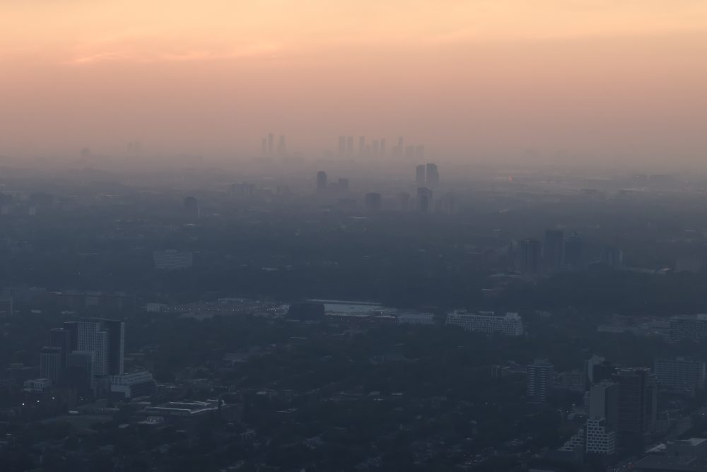 Dym z lesných požiarov v severozápadnej časti Ontária zahalil Toronto