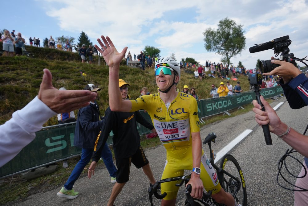 Slovinec Tadej Pogačar vyhral 14. etapu cyklistických pretekov Tour de France, zvýšil náskok v celkovom poradí