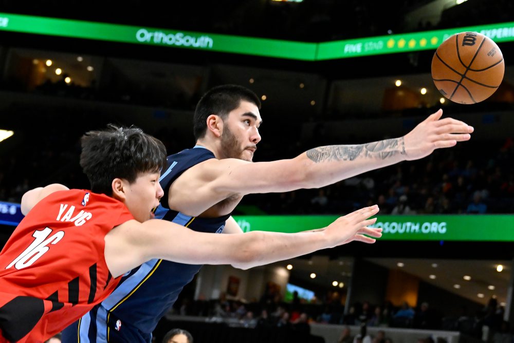 Edey z Memphisu bude pauzovať aspoň mesiac pre zranenie členka