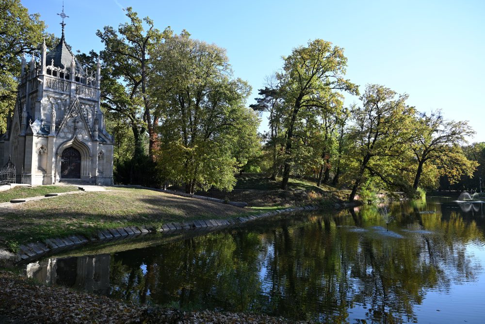 Jeseň v historickom mestskom parku v Trebišove 