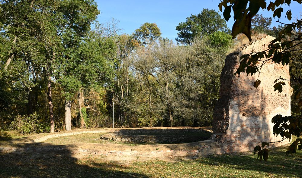 Jeseň v historickom mestskom parku v Trebišove 