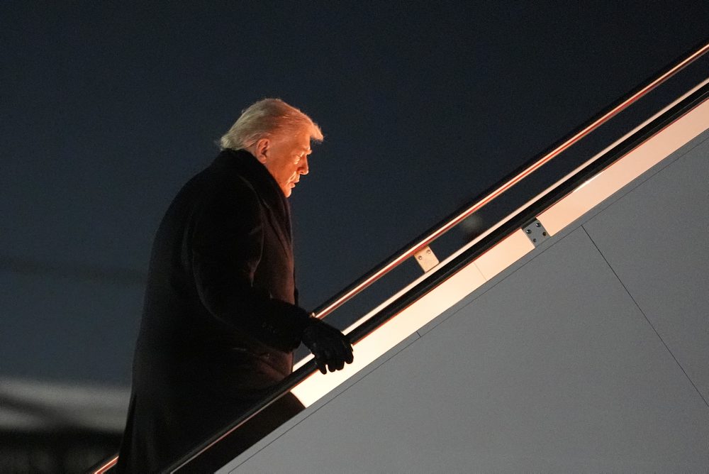 rump po problémoch s Air Force One odcestoval do Davosu druhým lietadlom