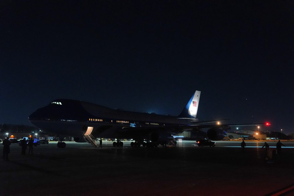 rump po problémoch s Air Force One odcestoval do Davosu druhým lietadlom