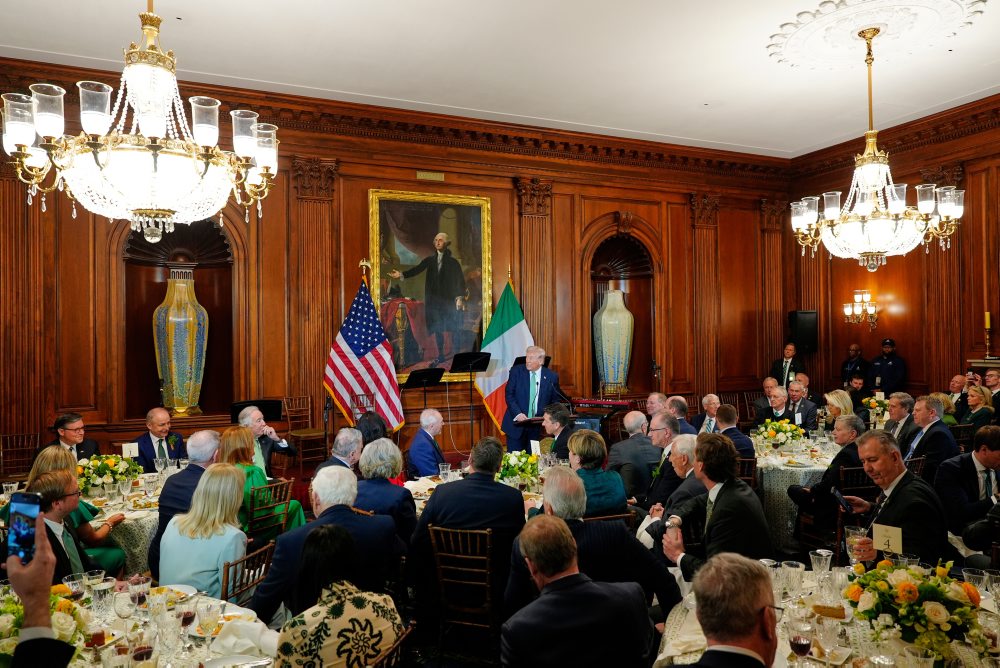 Americký prezident Donald Trump prijal v americkom Kapitole írskeho premiéra Micheála Martina pri príležitosti Dňa sv. Patrika