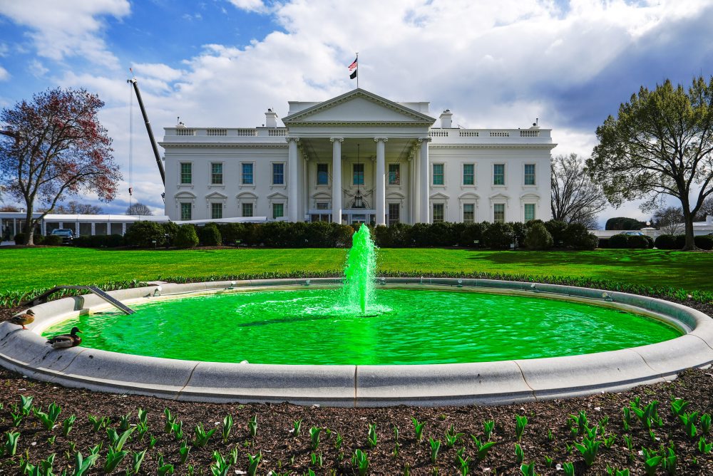 Íri z celého sveta slávia na zeleno Deň svätého Patrika