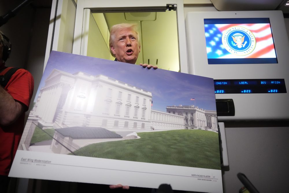 Pod novou tanečnou sálou bude stáť vojenský komplex, tvrdí Trump