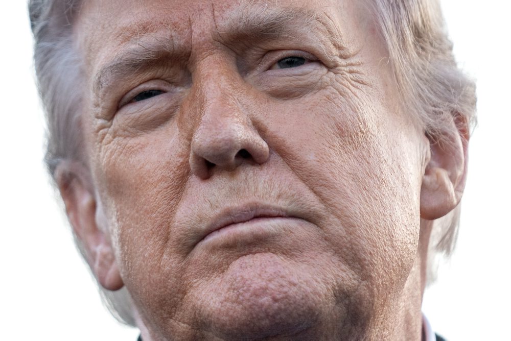 Trump: Iránu vládnu blázni, mal by rýchlo uzavrieť dohodu