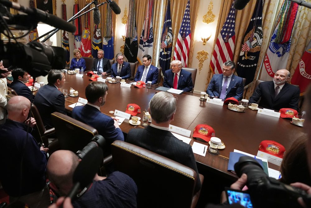 Mimoriadne zasadnutie vlády USA v Bielom dome