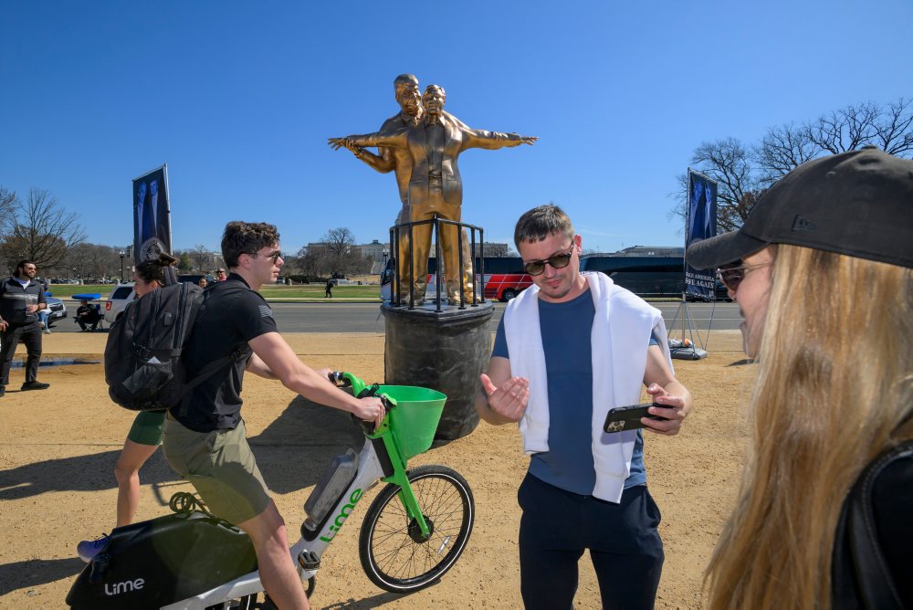 Vo Washintone pribudla nová satirická socha 