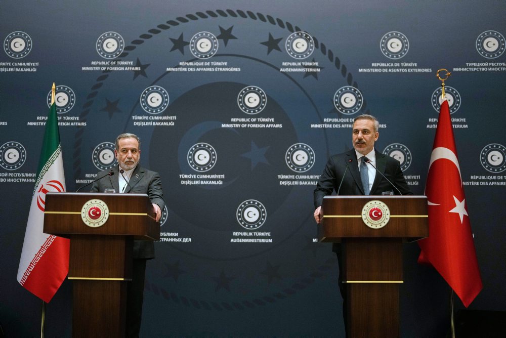 Turecko: USA by mali ignorovať tlak Izraela na útok proti Iránu