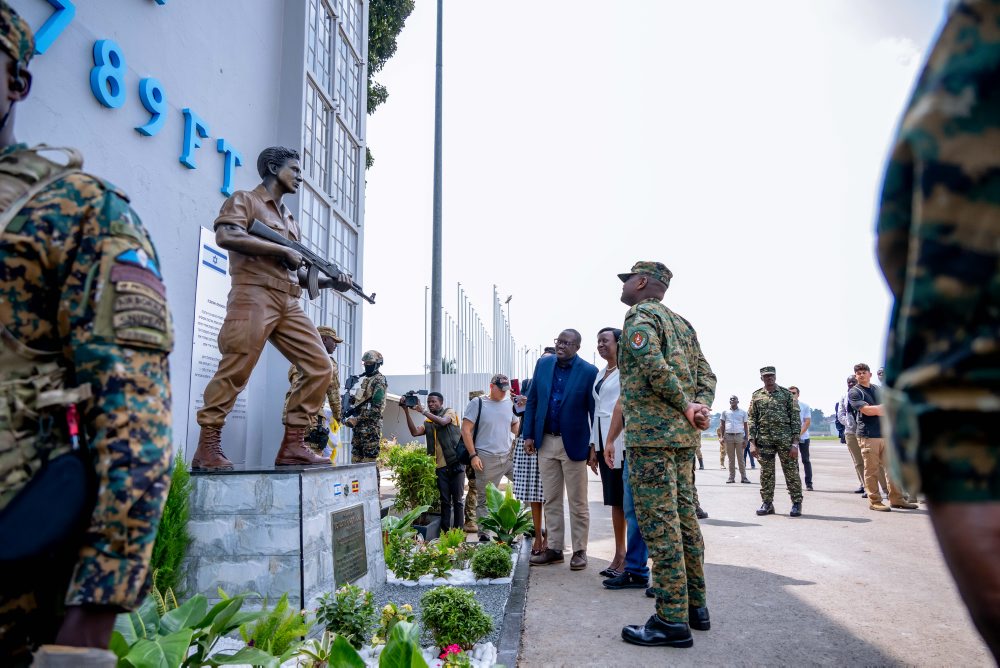 Uganda: Armáda odhalila pamätník Jonatana Netanjahua, brata izraelského lídra