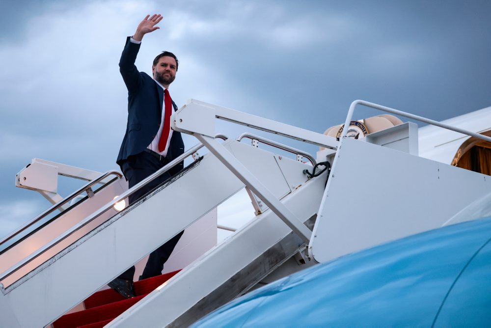 Viceprezident USA Vance odcestoval do Maďarska podporiť pred voľbami Orbána