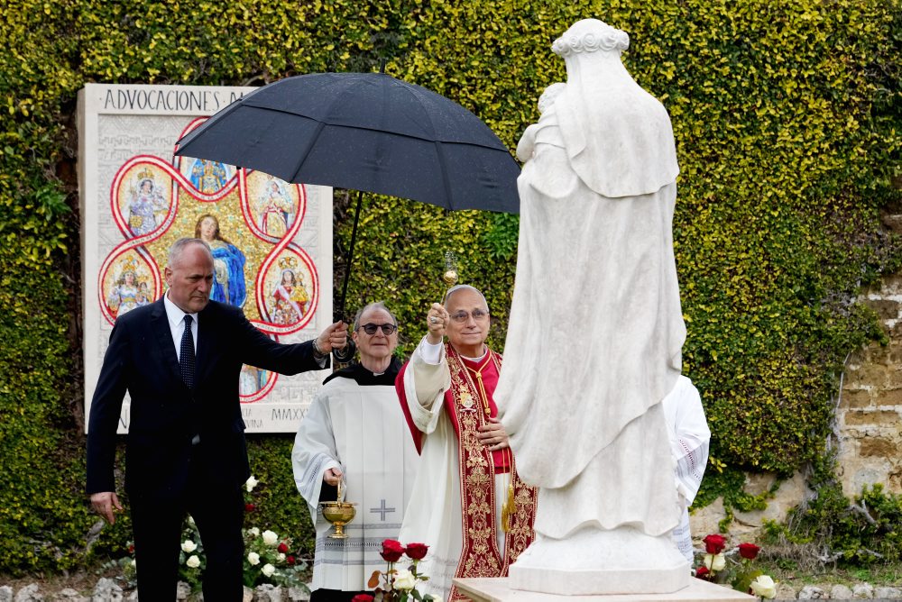 Pápež Lev XIV. požehnal mozaiku Panny Márie a sochu sv. Rose z Limy vo Vatikánskych záhradách 