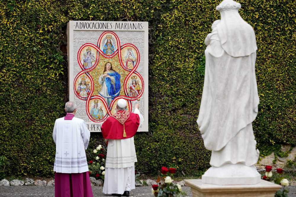 Pápež Lev XIV. požehnal mozaiku Panny Márie a sochu sv. Rose z Limy vo Vatikánskych záhradách 