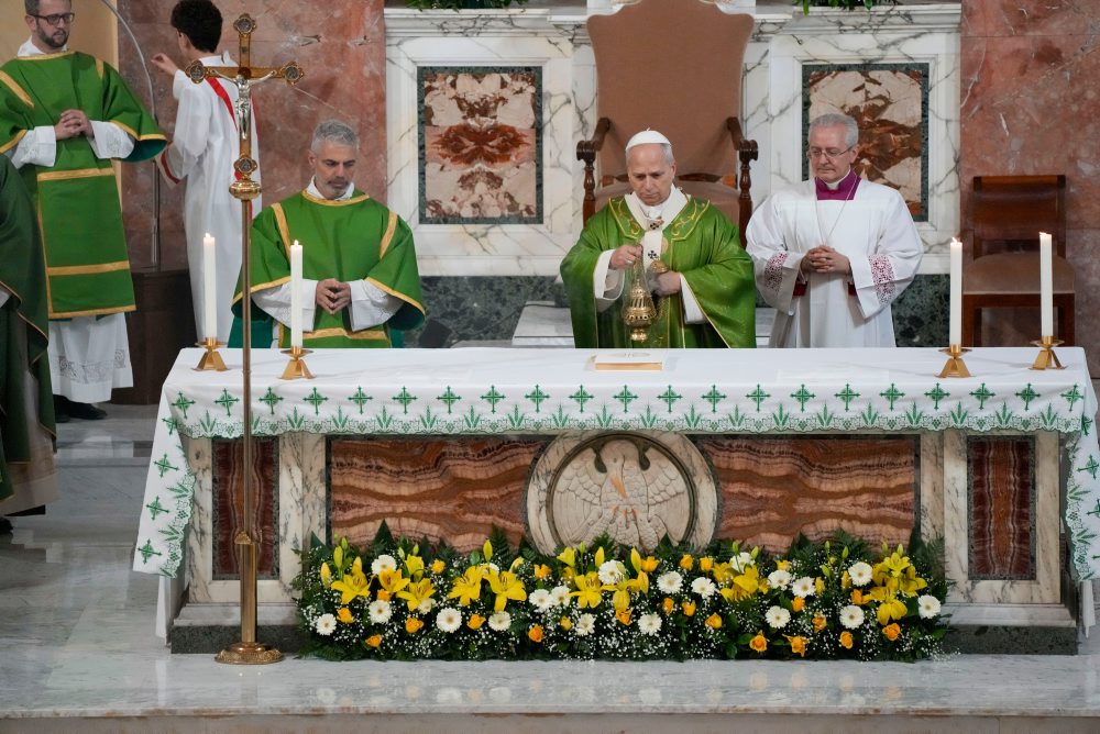 Pápež Lev XIV. na návšteve v Kostole Panny Márie Kráľovnej pokoja