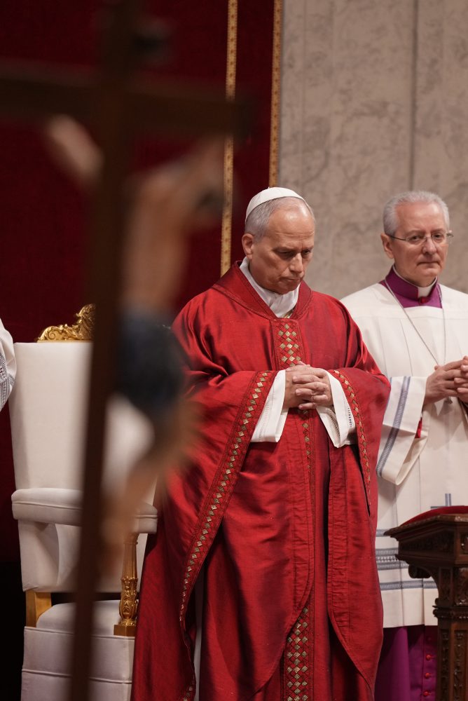 Pápež Lev XIV. slávil veľkopiatkové obrady na pamiatku Ježišovho utrpenia v Bazilike Sv. Petra vo Vatikáne