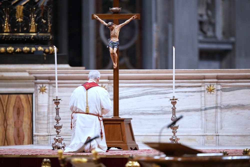 Pápež Lev XIV. slávil veľkopiatkové obrady na pamiatku Ježišovho utrpenia v Bazilike Sv. Petra vo Vatikáne