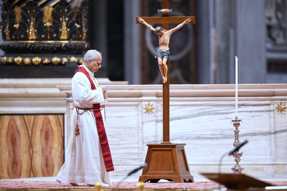 Pápež Lev XIV. slávil veľkopiatkové obrady na pamiatku Ježišovho utrpenia v Bazilike Sv. Petra vo Vatikáne