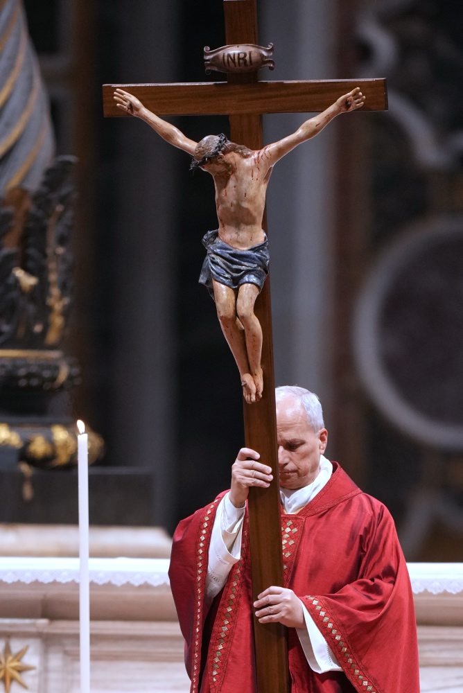 Pápež Lev XIV. slávil veľkopiatkové obrady na pamiatku Ježišovho utrpenia v Bazilike Sv. Petra vo Vatikáne