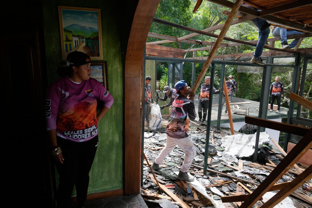 Pri útoku USA vo Venezuele zahynulo podľa rezortu vnútra celkovo 100 ľudí