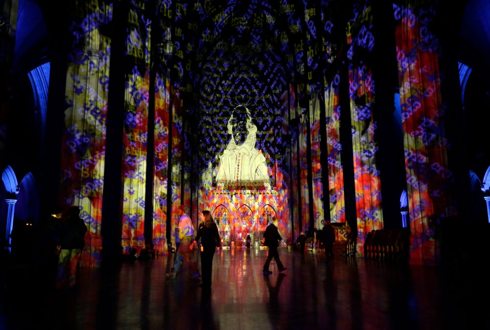 Svetelná šou v Národnej katedrále vo Washingtone