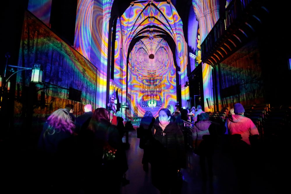 Svetelná šou v Národnej katedrále vo Washingtone