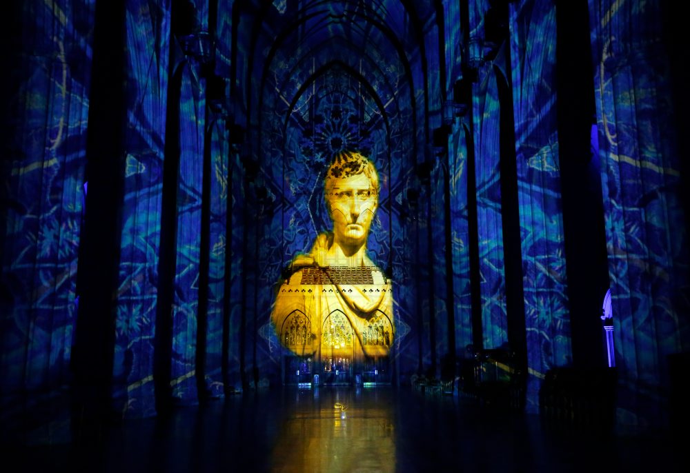 Svetelná šou v Národnej katedrále vo Washingtone