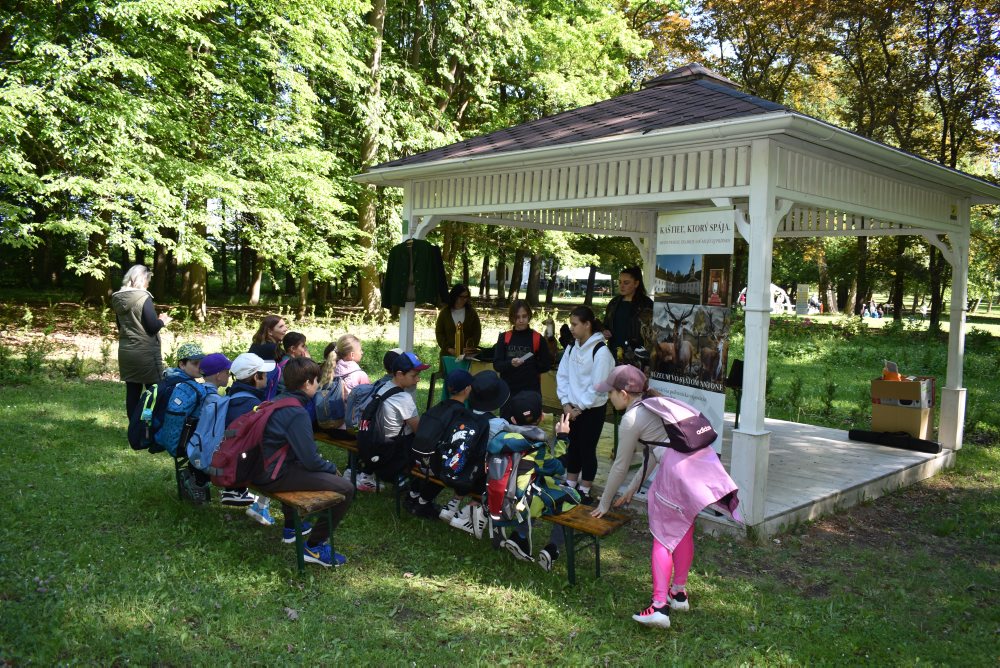 Žiarsky park sa počas podujatia Dotyk lesa zmenil na environmentálnu učebňu