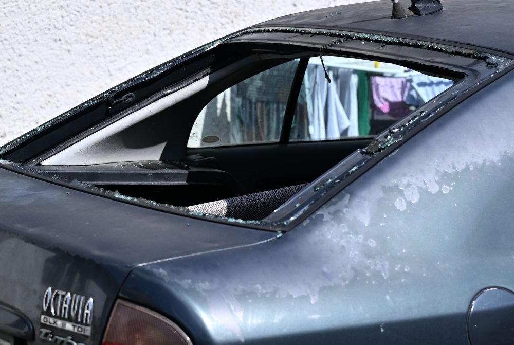 Škody po búrke sprevádzanej krupobitím v obci Senné
