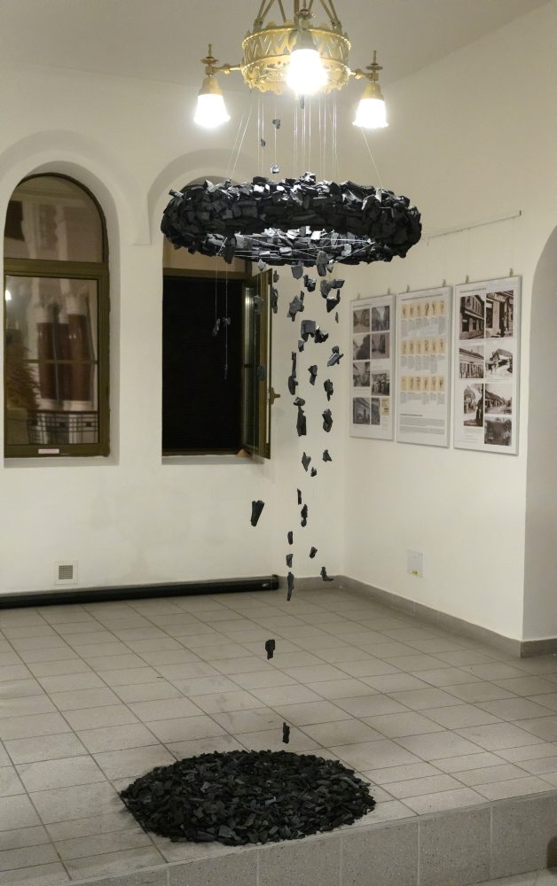 Výstava ŠEPOTY v nitrianskej synagóge 