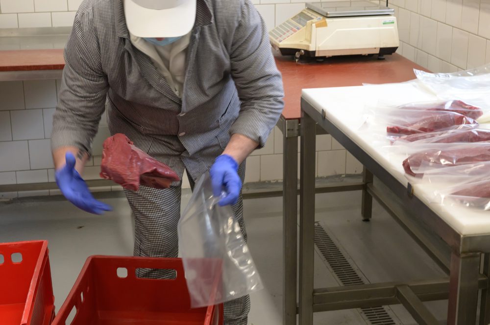 Spracovanie diviny v Stredisku služieb štátneho podniku Lesy SR v Topolčiankach 