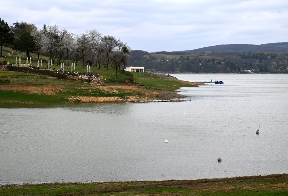 Nízky stav hladiny vodnej nádrže Domaša - Dobrá