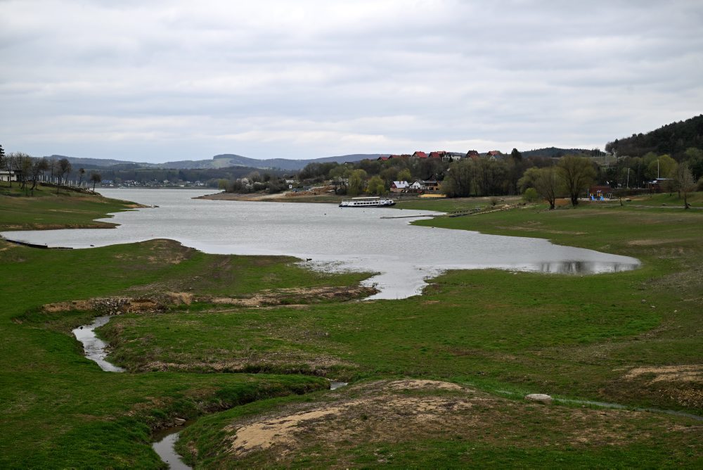 Nízky stav hladiny vodnej nádrže Domaša - Dobrá