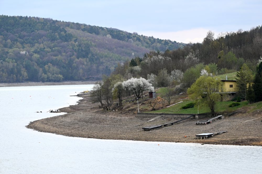 Nízky stav hladiny vodnej nádrže Domaša - Dobrá