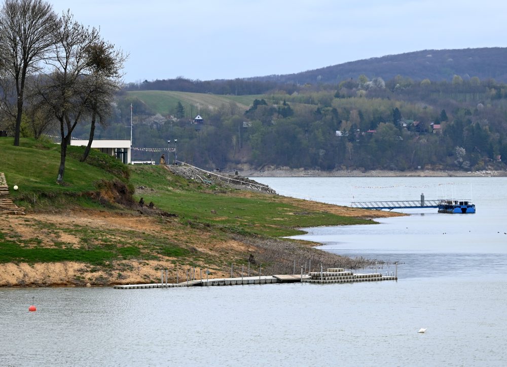Nízky stav hladiny vodnej nádrže Domaša - Dobrá