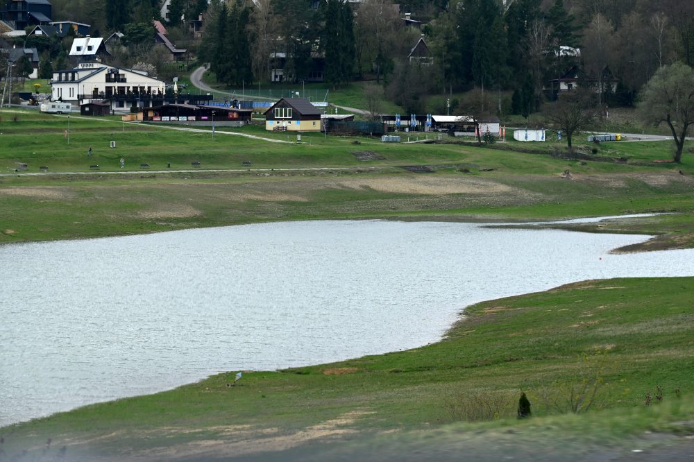 Nízky stav hladiny vodnej nádrže Domaša - Dobrá