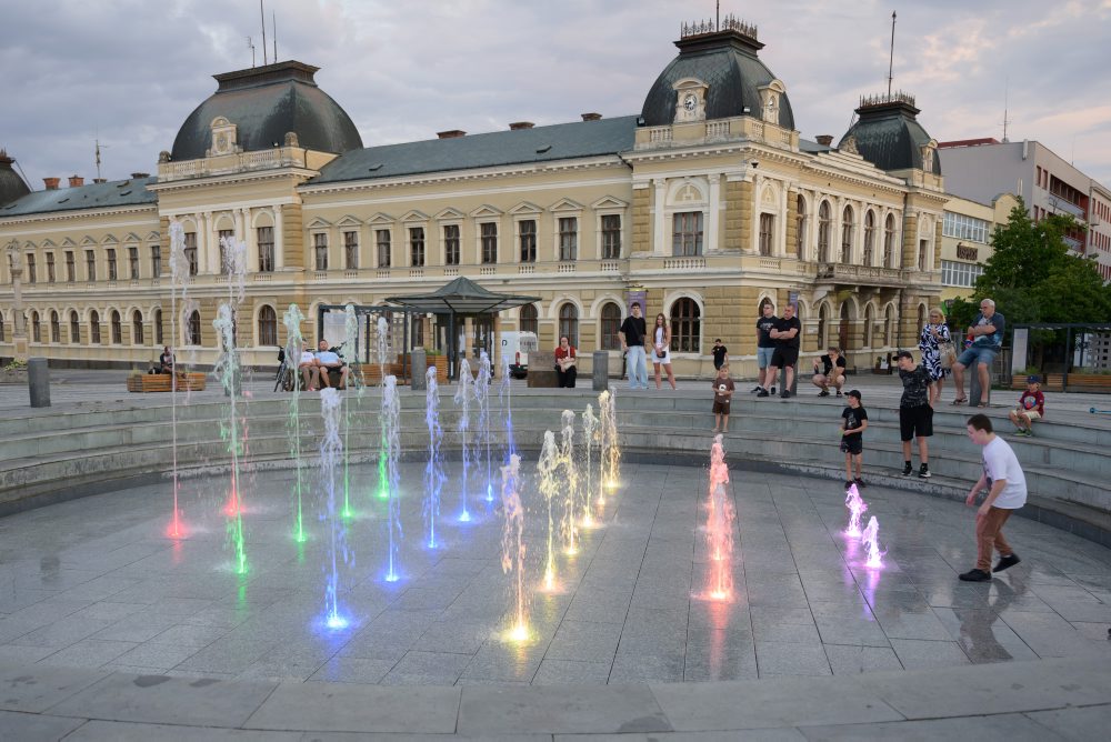 Fontána na Svätoplukovom námestí v Nitre je po dvoch rokoch opäť v prevádzke