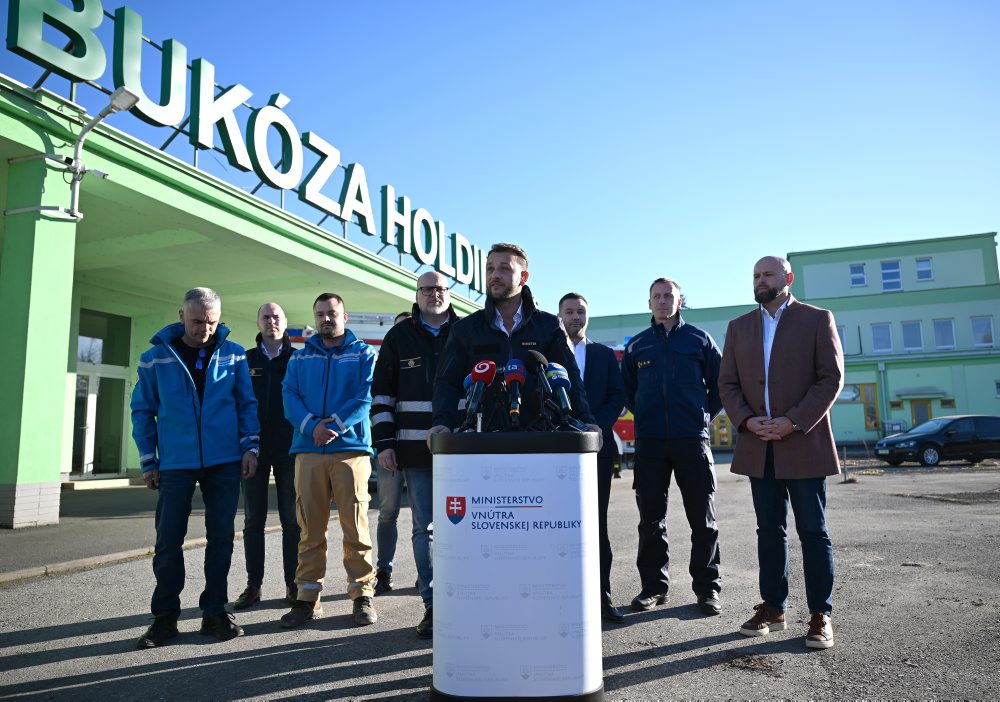  Tlačová konferencia ministra vnútra SR Matúša Šutaja Eštoka a štátneho tajomníka Ministerstva vnútra SR Michala Kaliňáka po oboznámení sa s aktuálnou situáciou v areáli Bukóza