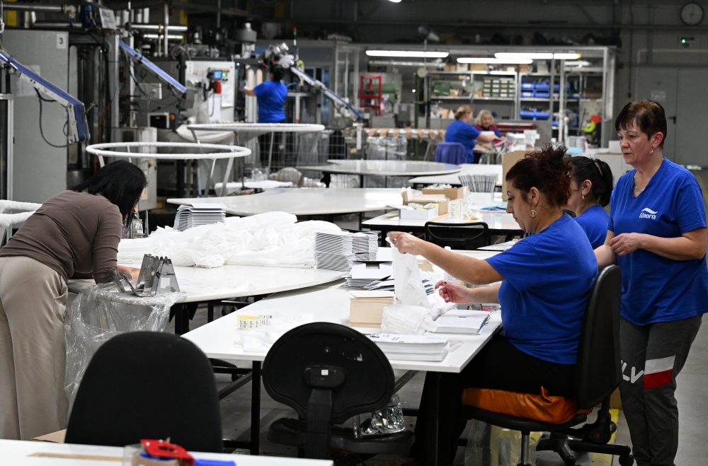 Splnomocnenec vlády SR pre rómske komunity Alexander Daško navštívil spoločnosť Linora v obci Hencovce