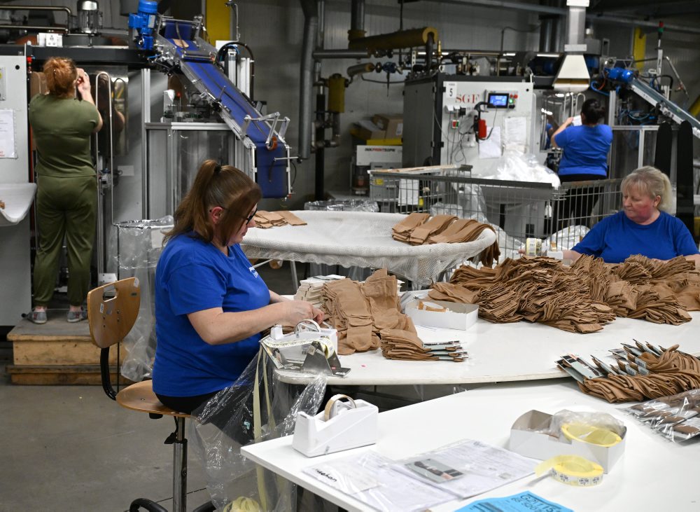 Splnomocnenec vlády SR pre rómske komunity Alexander Daško navštívil spoločnosť Linora v obci Hencovce