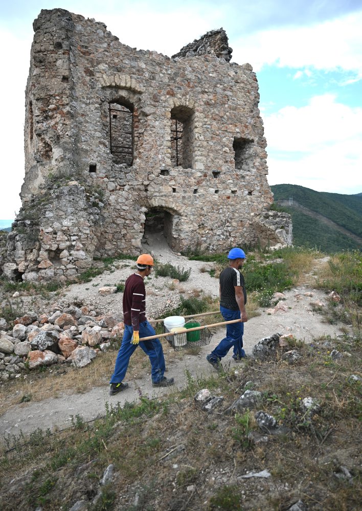 Obnova Turnianskeho hradu v rámci projektu Ľudia a hrady v obci Turňa nad Bodvou