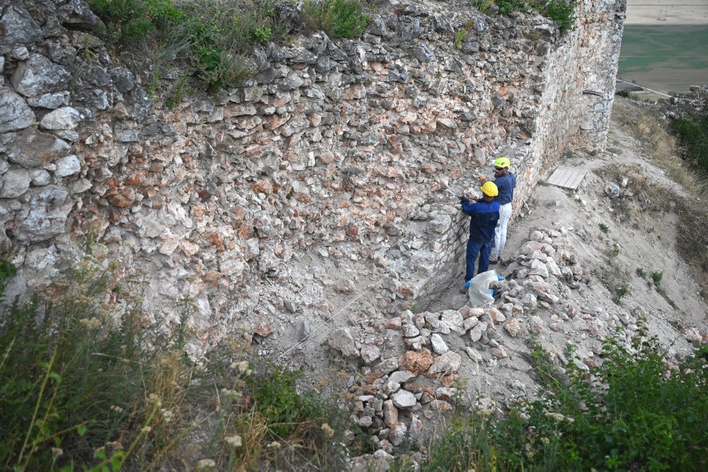 Obnova Turnianskeho hradu v rámci projektu Ľudia a hrady v obci Turňa nad Bodvou