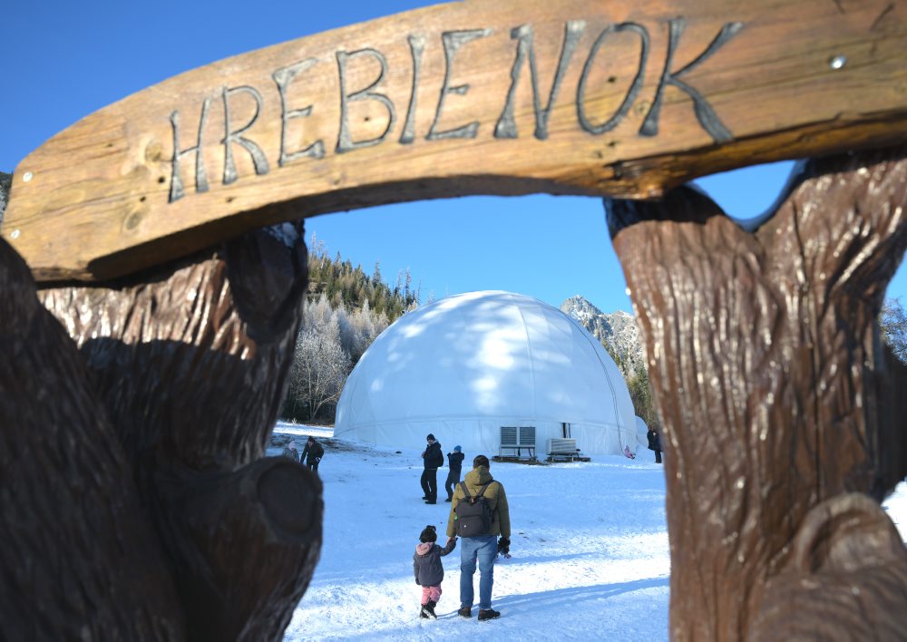 Turisti na Hrebienku vo Vysokých Tatrách 