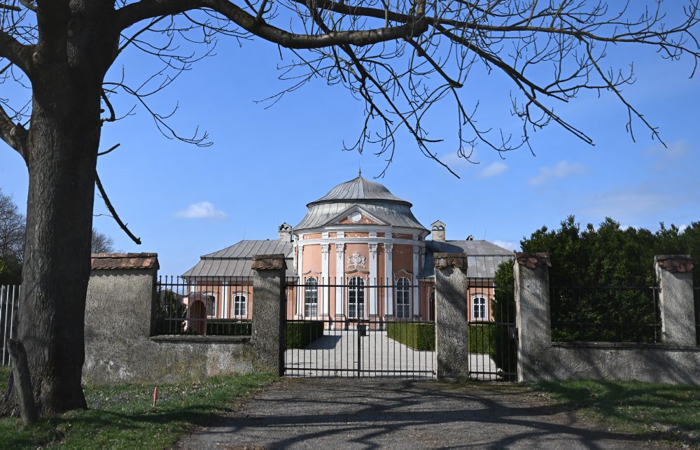 Rokokový kaštieľ v košickej mestskej časti Šaca 