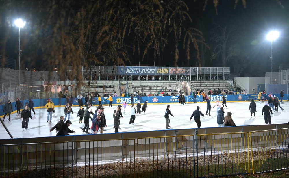 Verejné korčuľovanie v Mestskom parku v Košiciach 