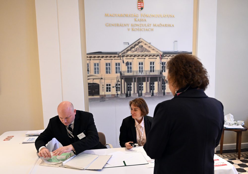 Volebná miestnosť v budove Generálneho konzulátu Maďarska v Košiciach