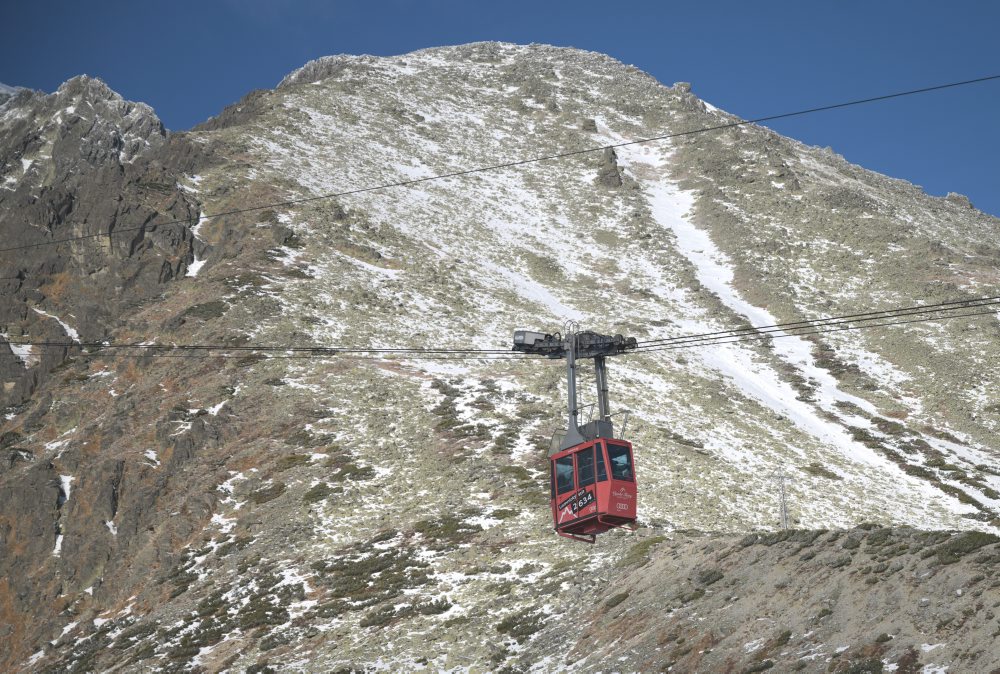 Lanovka z Lomnického štítu na Skalnaté pleso vo Vysokých Tatrách