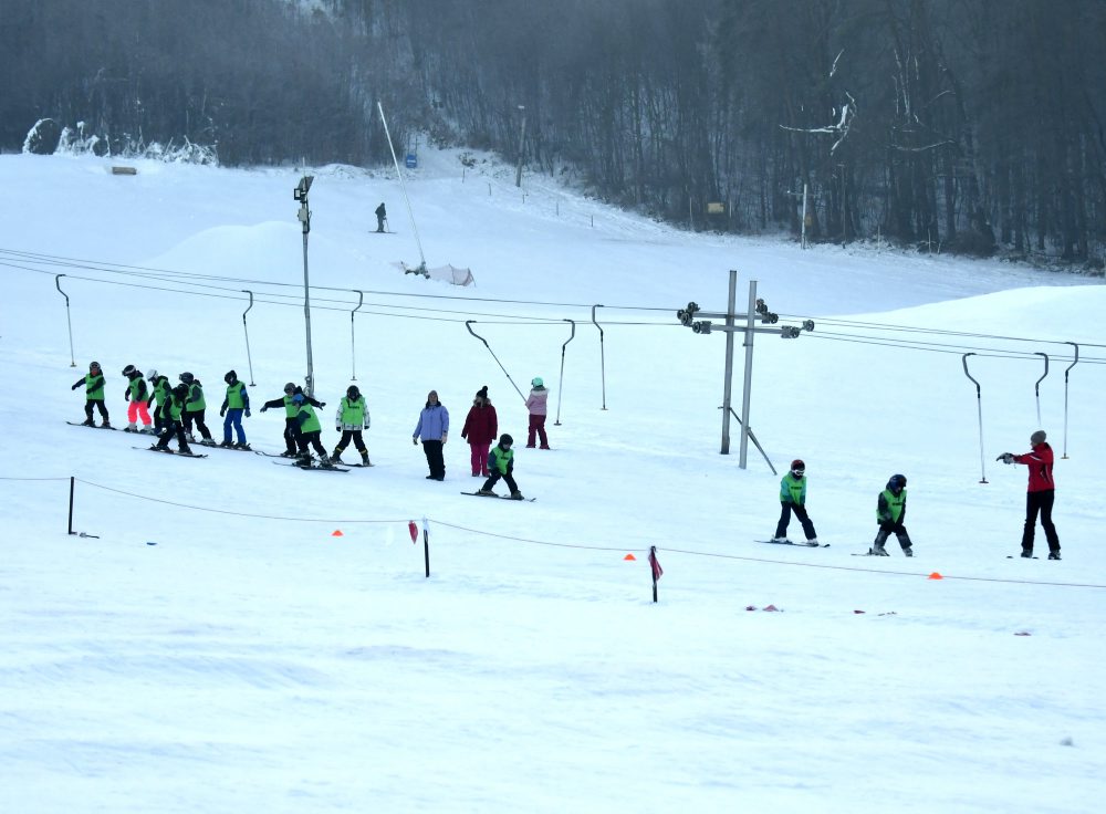 Lyžovačka na svahu SKI Zámutov