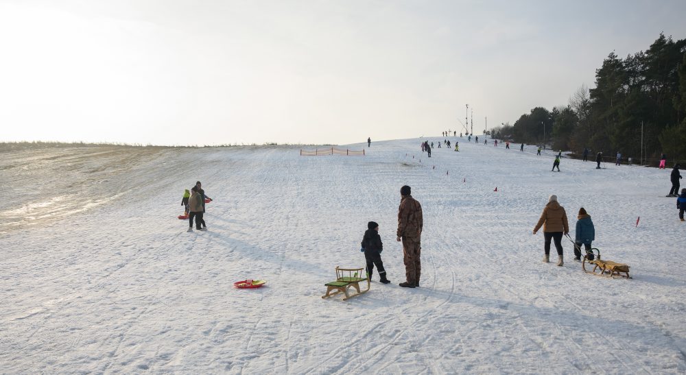 Lyžovačka a sánkovačka na najnižšie položenom lyžiarskom svahu na Slovensku v obci Čechy