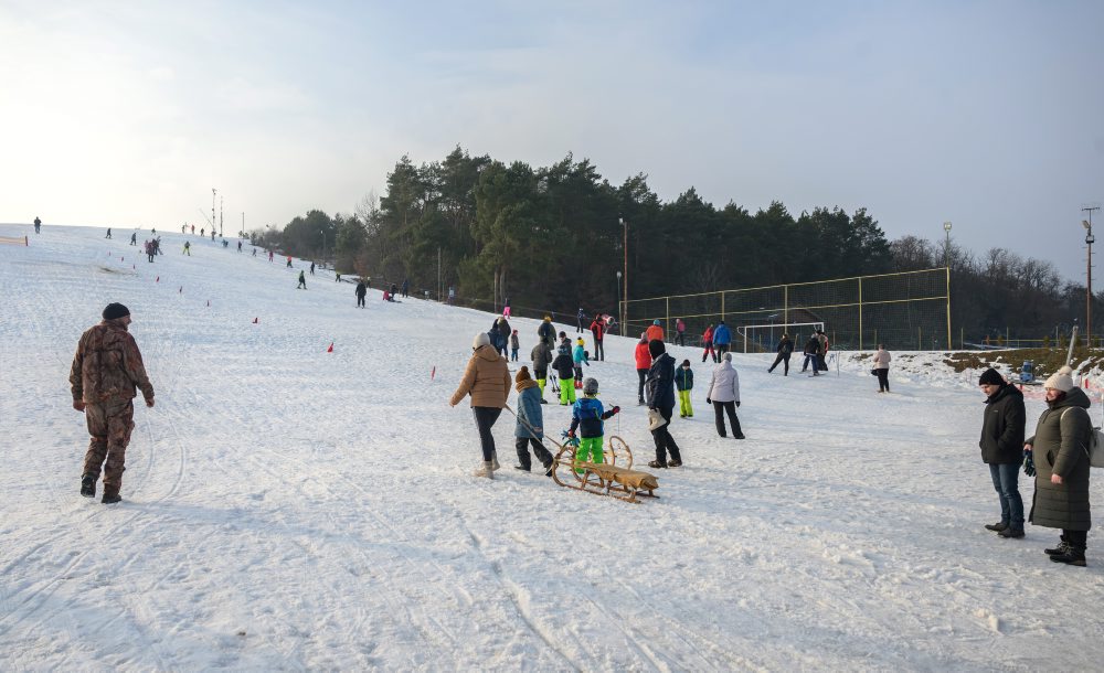 Lyžovačka a sánkovačka na najnižšie položenom lyžiarskom svahu na Slovensku v obci Čechy